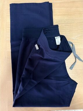 Figs Livingston Basic Scrub Pants Navy Blue in very good condition